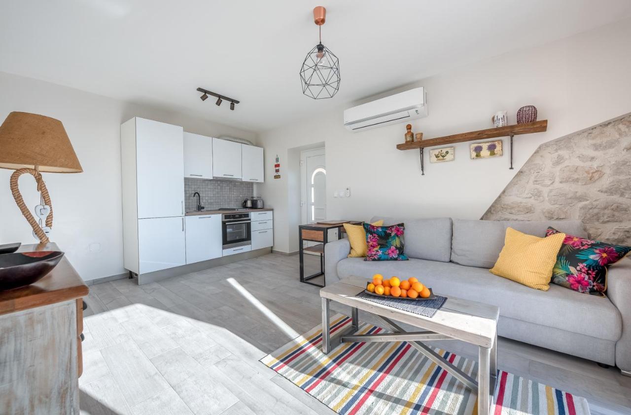 Izabela Apartment With Swimming Pool Babino Polje Екстер'єр фото
